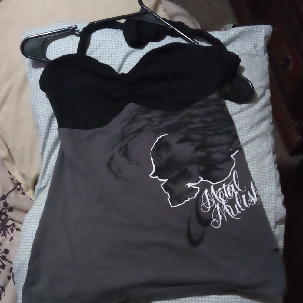 Sleeveless tie around  neck has a skull and it rre